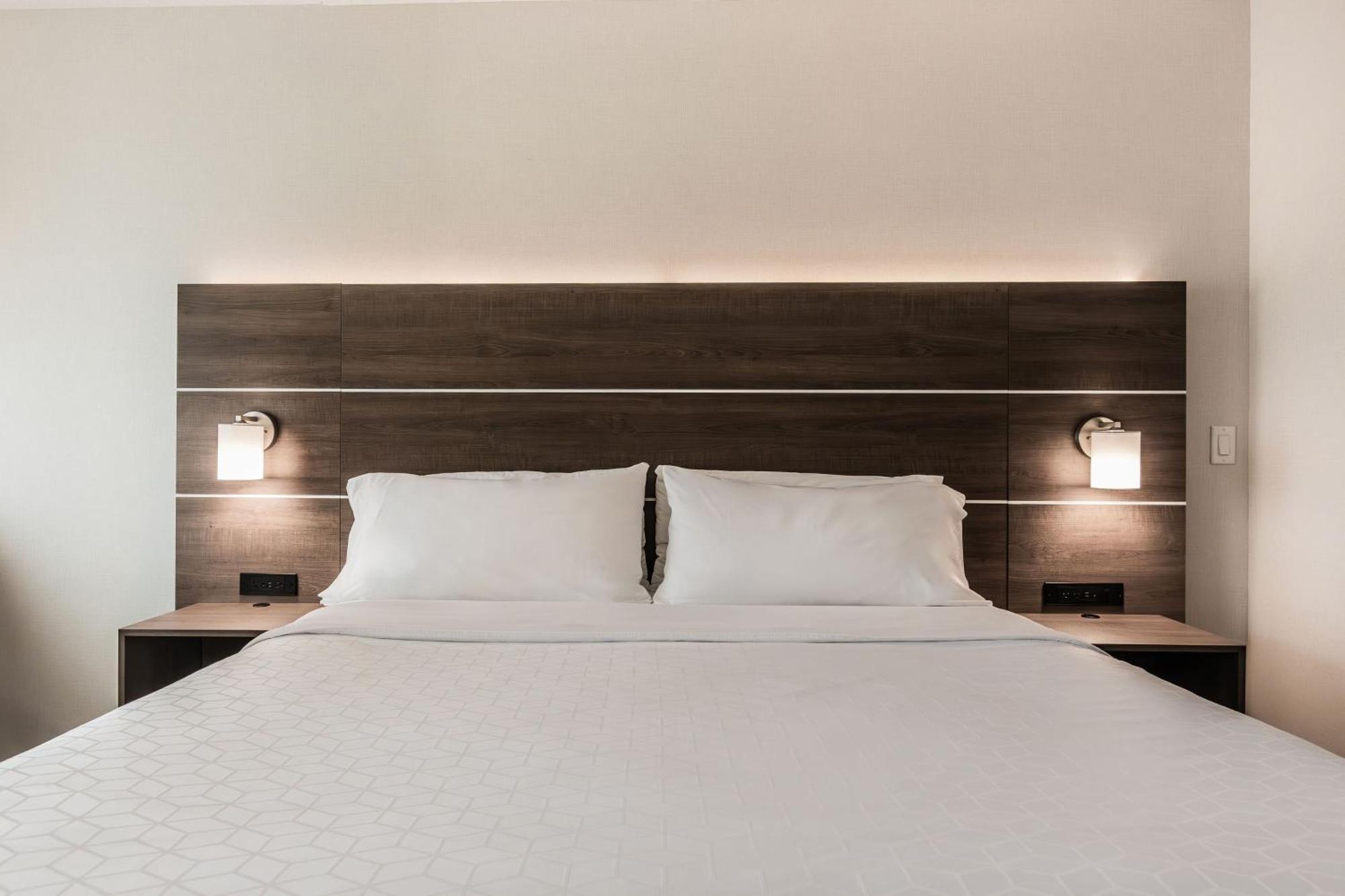 Holiday Inn Express&Suites - Welland Exteriör bild