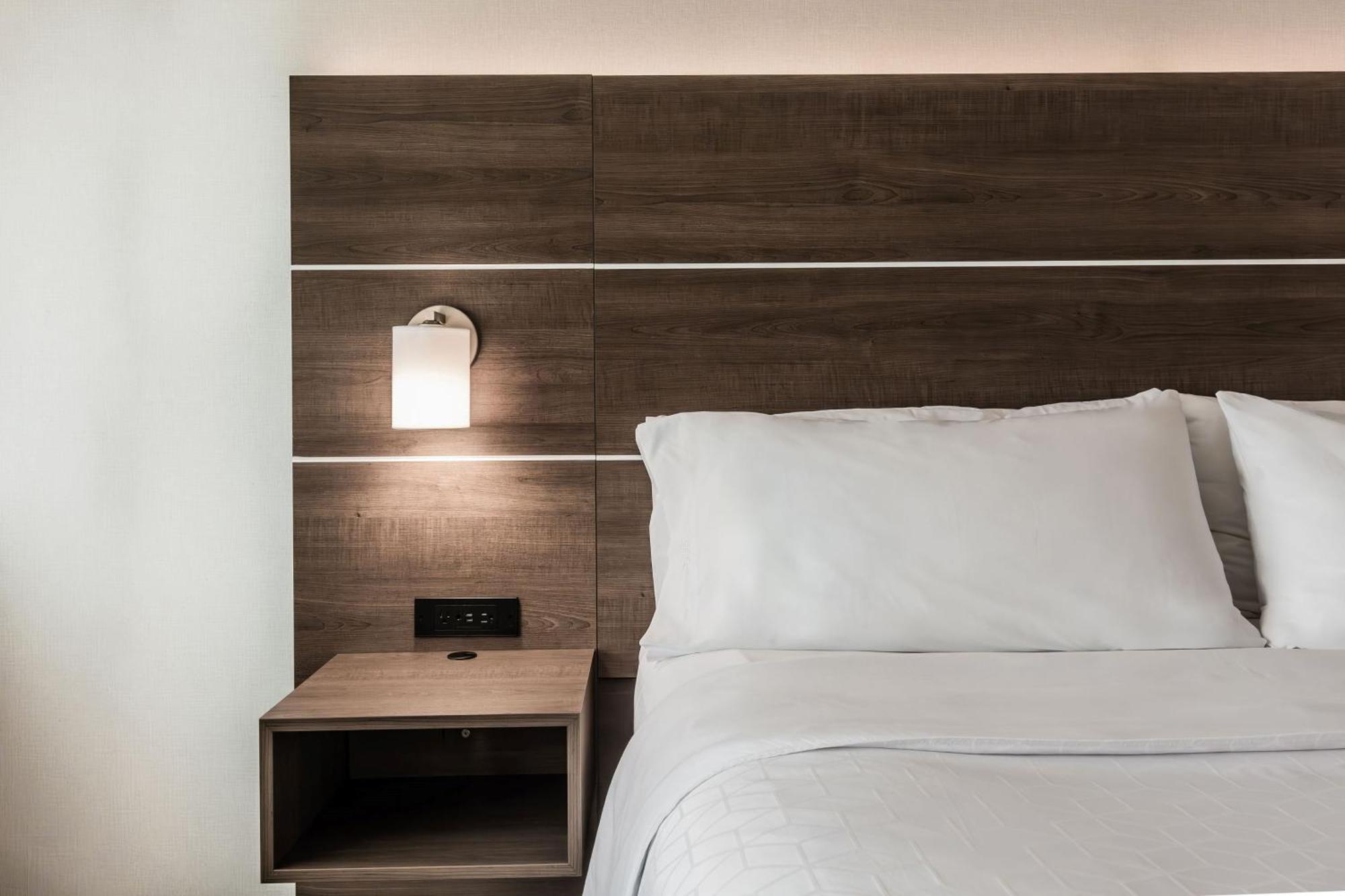 Holiday Inn Express&Suites - Welland Exteriör bild
